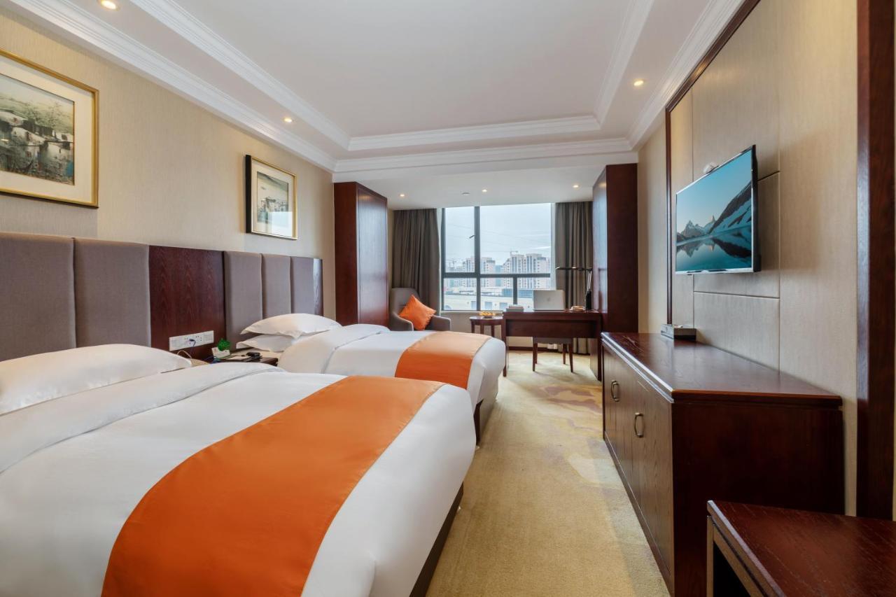 Huzhou Wealth Hotel Kültér fotó